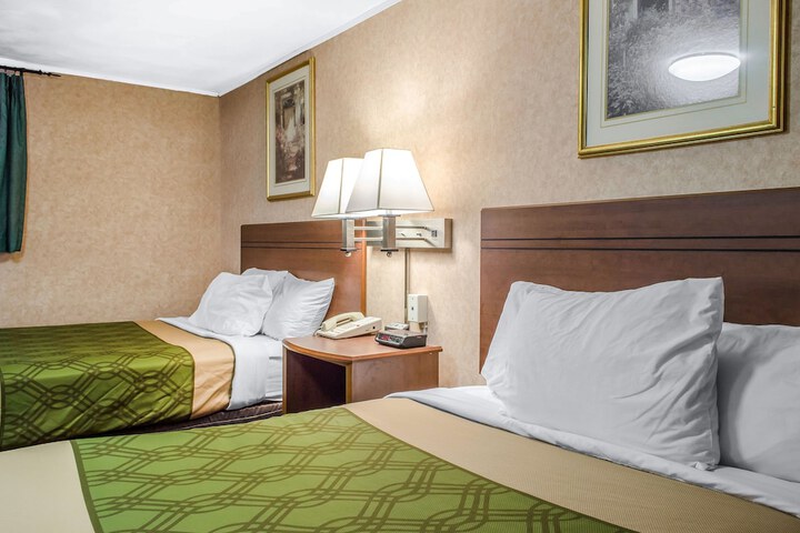 2 Double Beds (8 of 11)