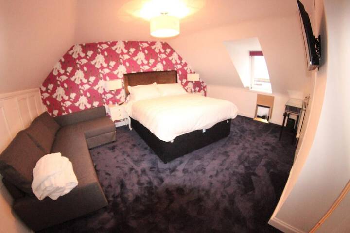 Room 11 of 32