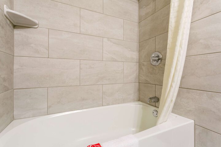 Premium King Bed (3 of 14)