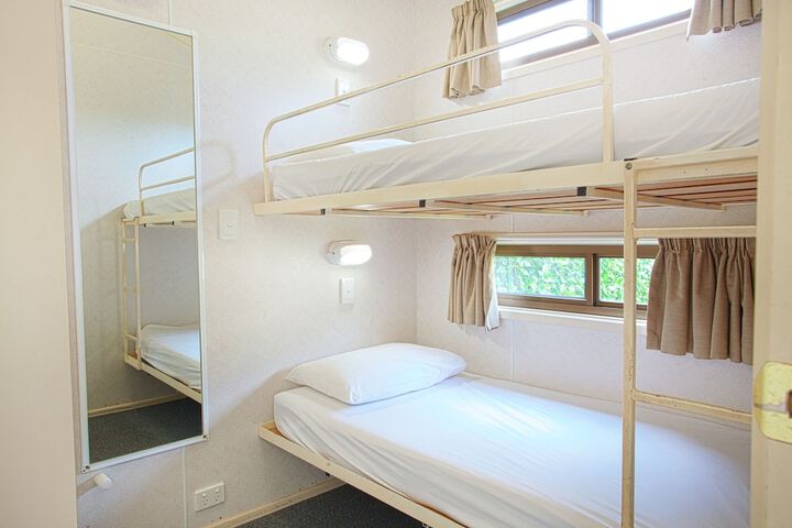 Room 4 of 99