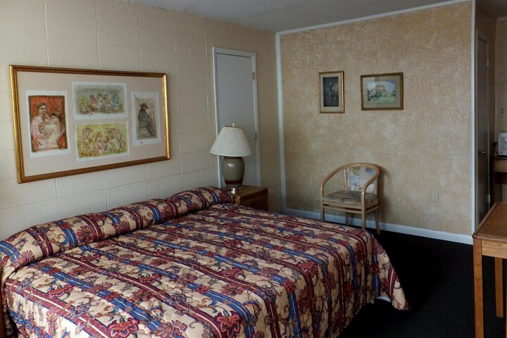 Room 13 of 32