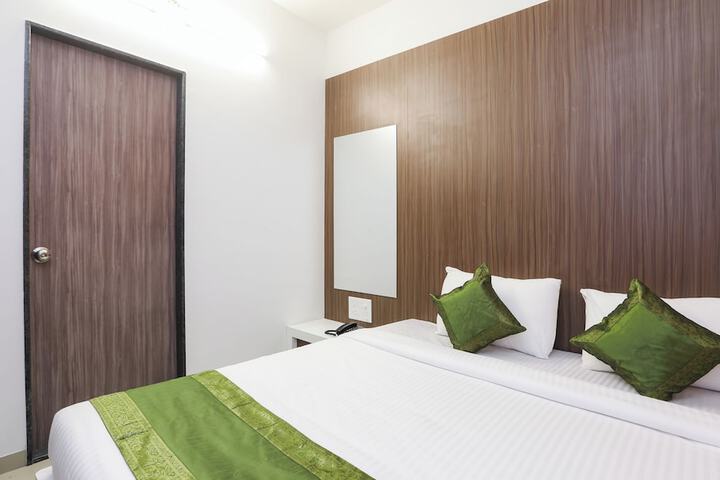 Room 7 of 32
