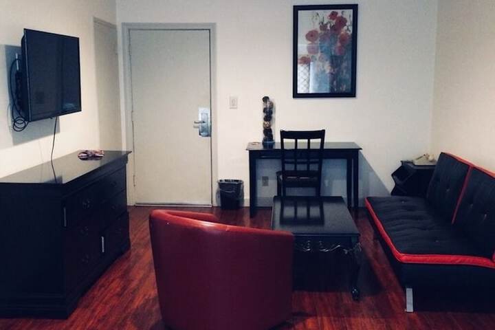 Room 4 of 6
