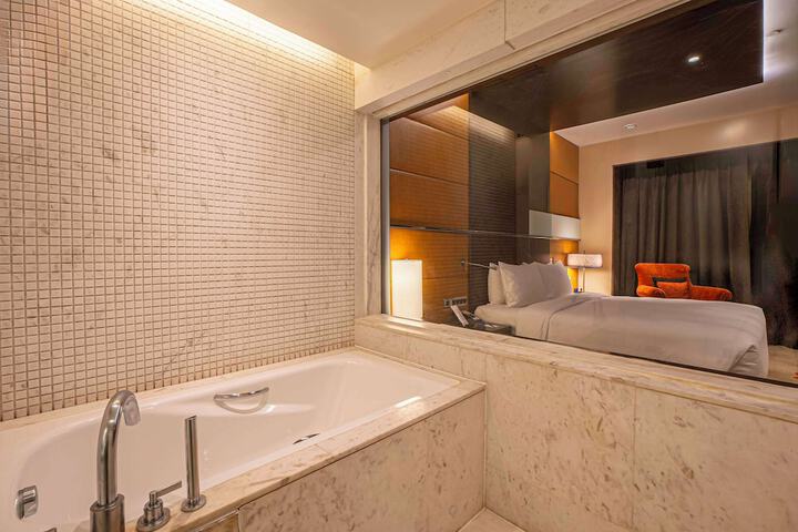 Room 28 of 100