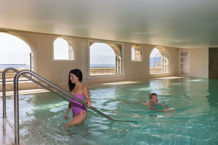 Hotel with Pool