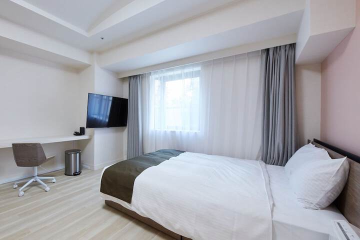 Room 26 of 108