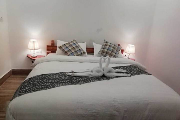 Room 8 of 28