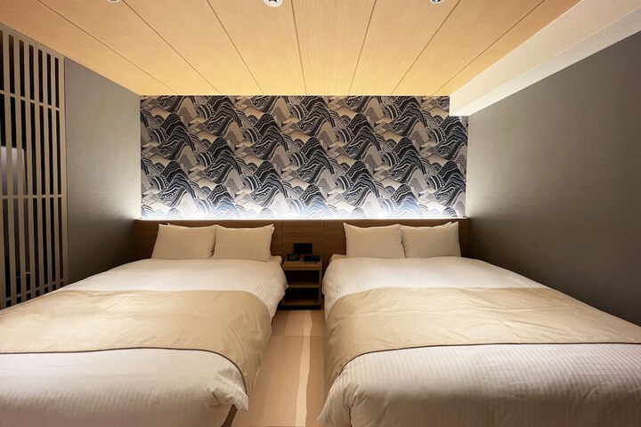 Room 27 of 74