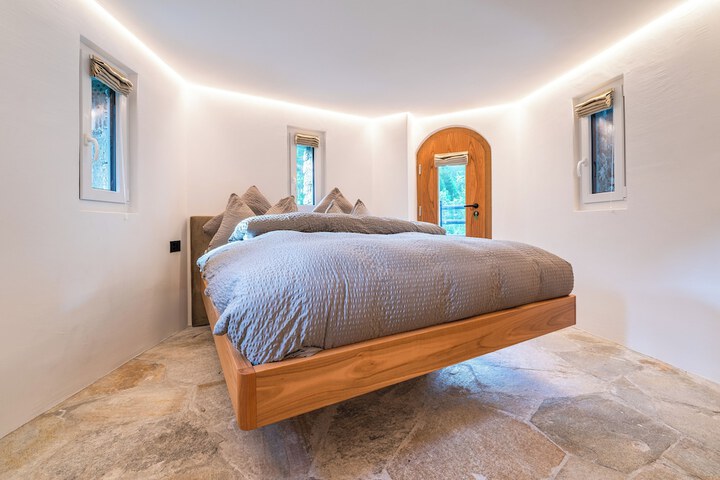 Room 10 of 41