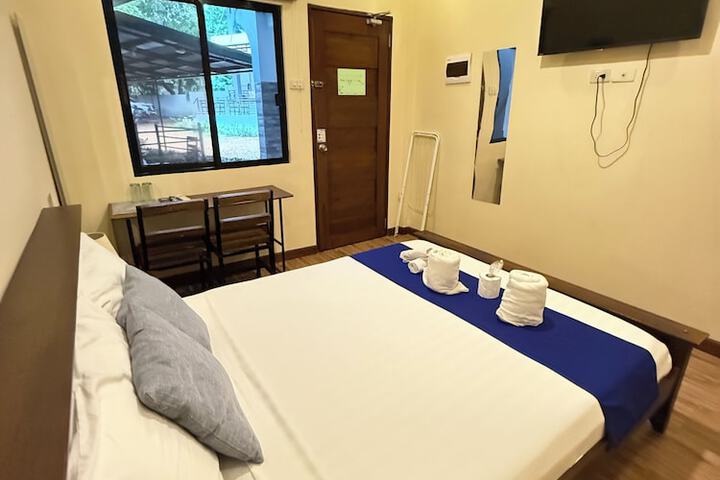 Room 9 of 37