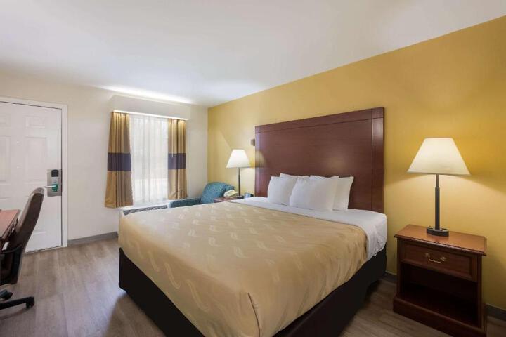 1 King Bed (8 of 20)