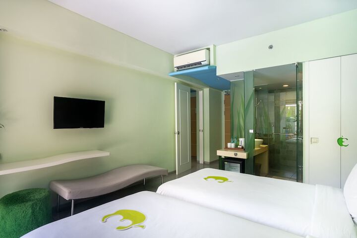 Room 12 of 38