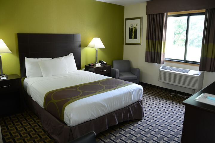 2 Queen Beds (11 of 21)