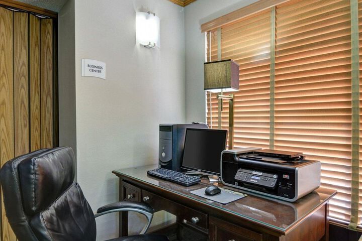 Business Center 26 of 31