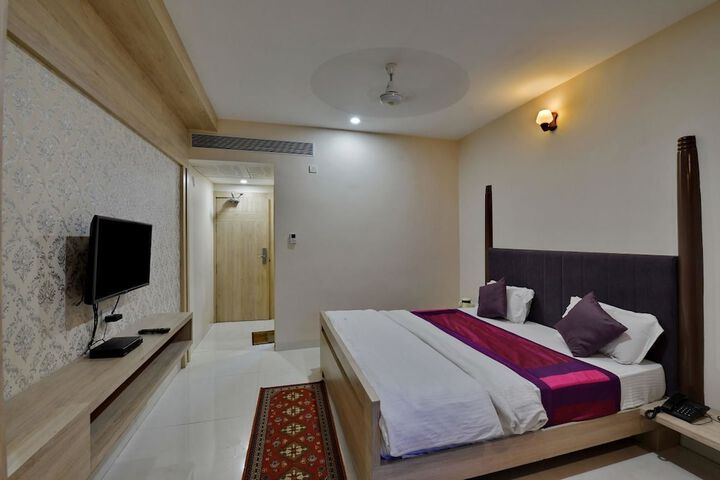 Room 12 of 37