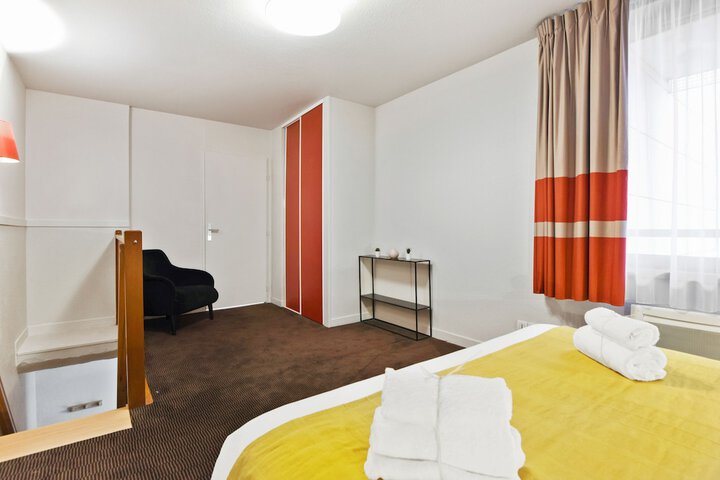 Room 10 of 31
