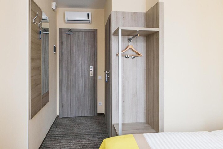 Room 15 of 53