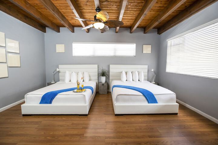 Standard Queen Room (3 of 31)