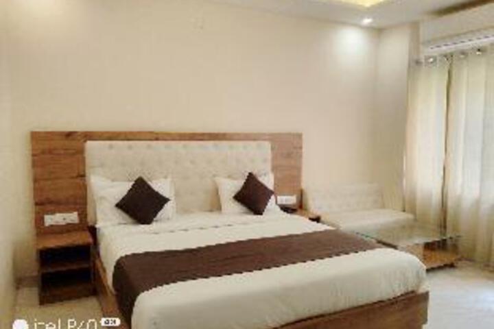 Room 17 of 46