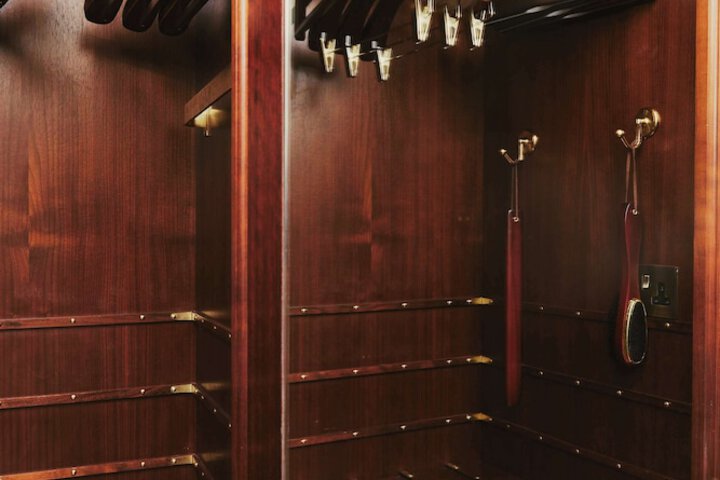 Room 53 of 100