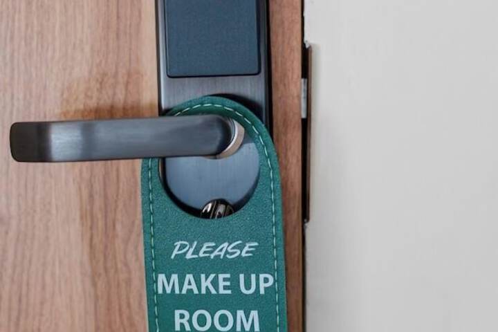 Room 33 of 97