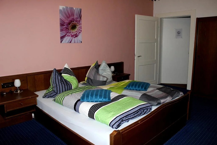 Room 5 of 18