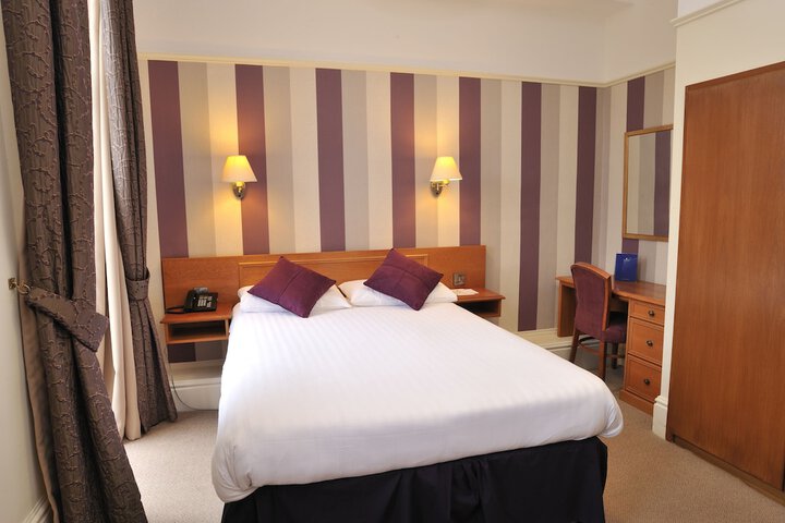 Room 5 of 65