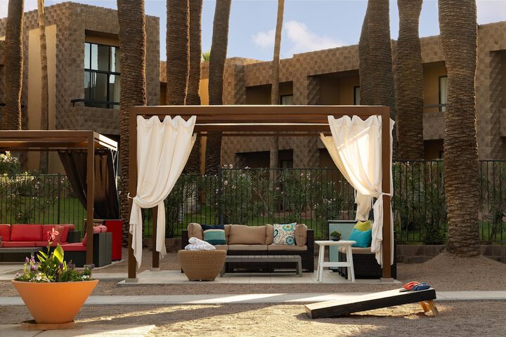 Hotel Exterior 75 of 77