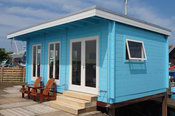 Waterhuisjes op de pier van LauwersmeerPlezier!