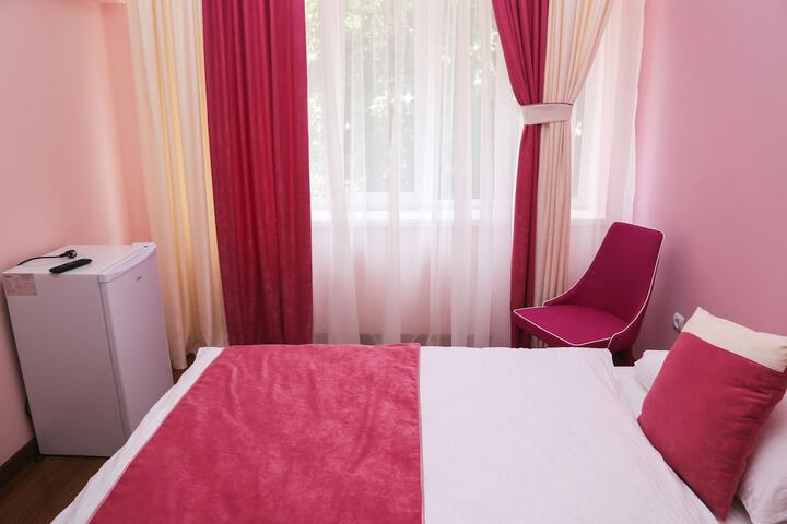 Room 10 of 48
