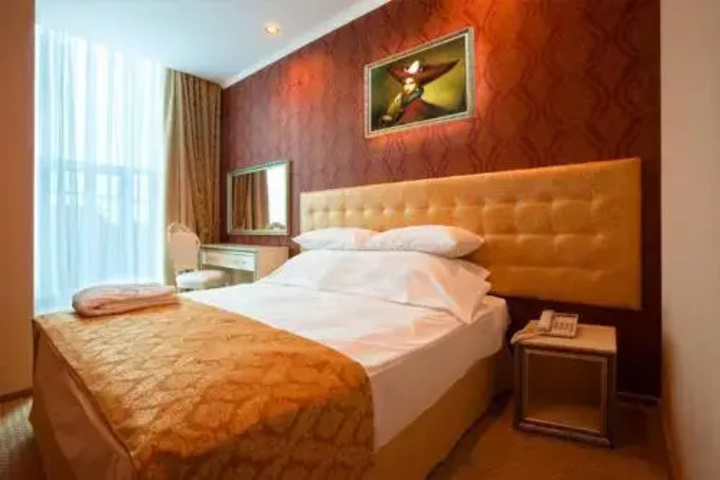 Room 3 of 9