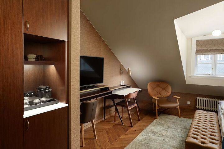 Room 35 of 66