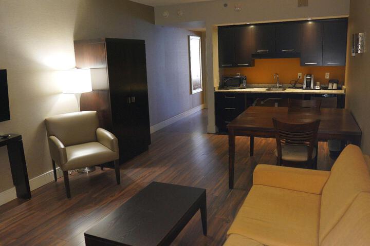 Standard Room, King or Two Doubles (4 of 15)