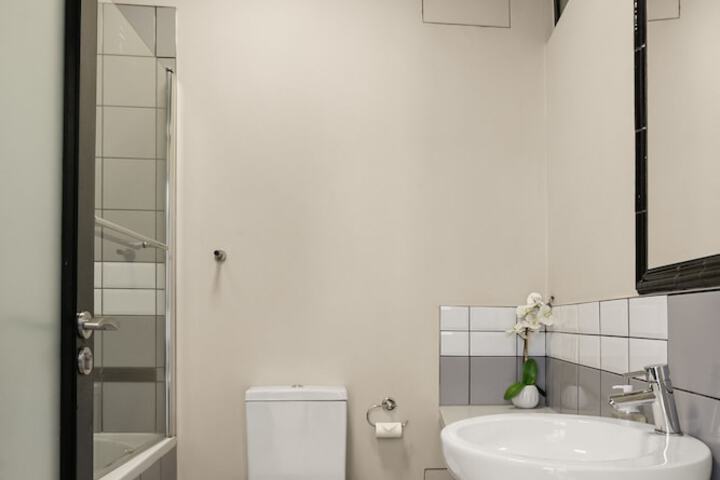 Room 195 of 215