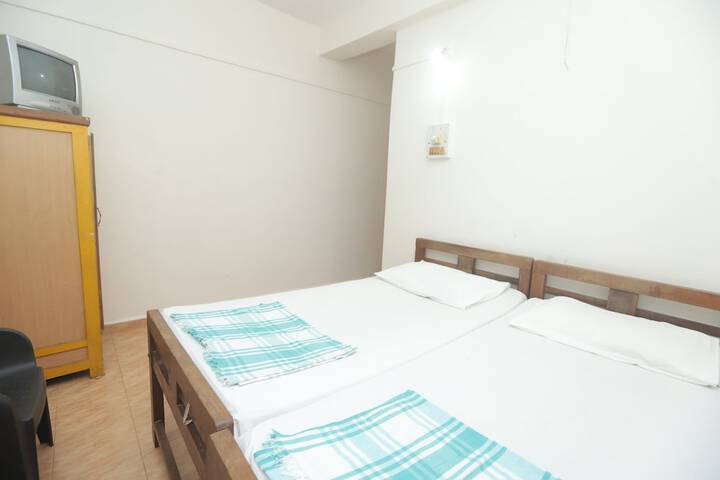 Room 13 of 25