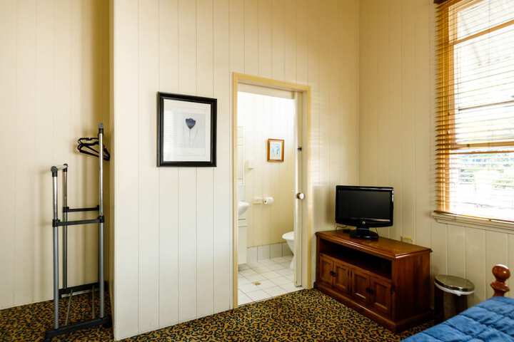 Room 10 of 37