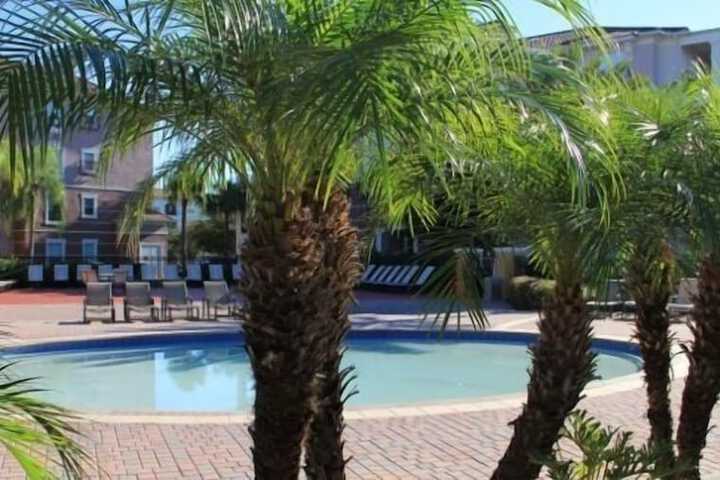 Pool 21 of 33