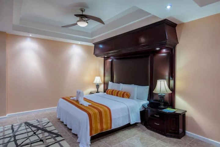 Room 4 of 11