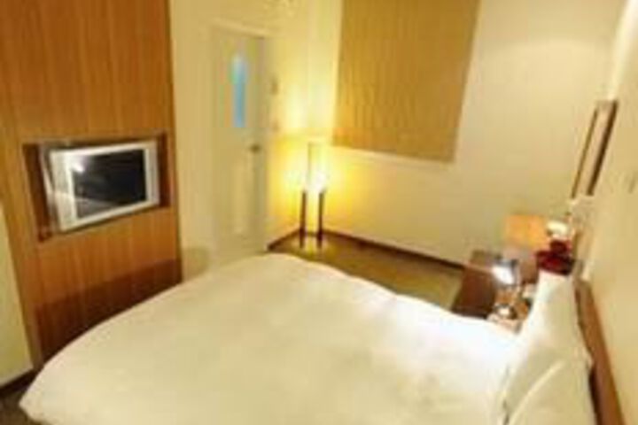 Room 4 of 42