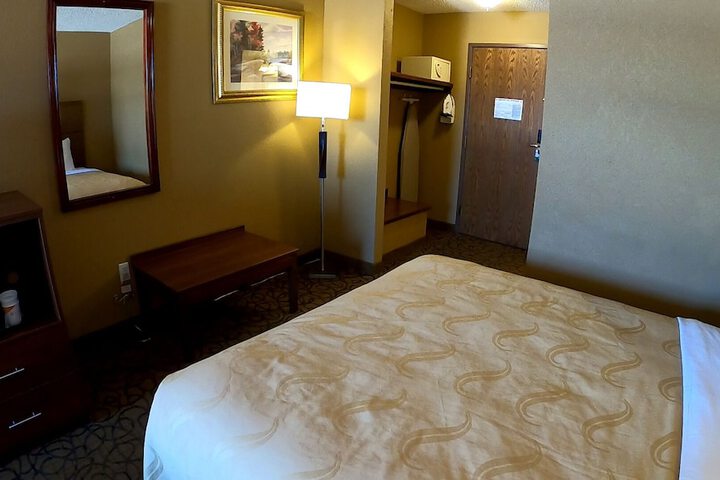 Room 6 of 34