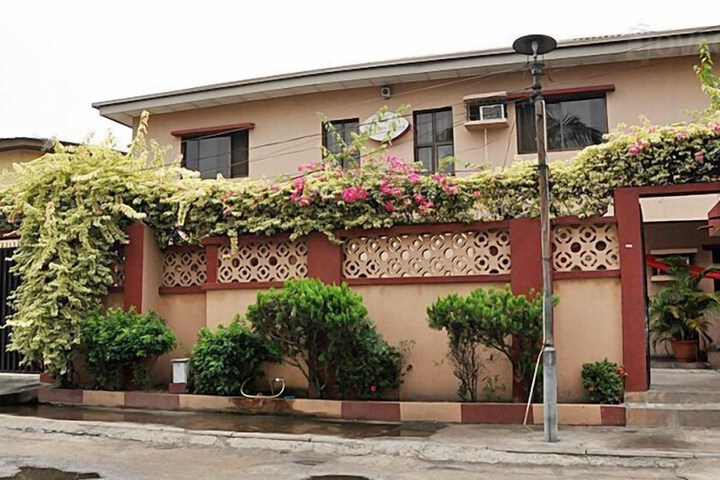 Golden King Apartment Hotel in Lagos