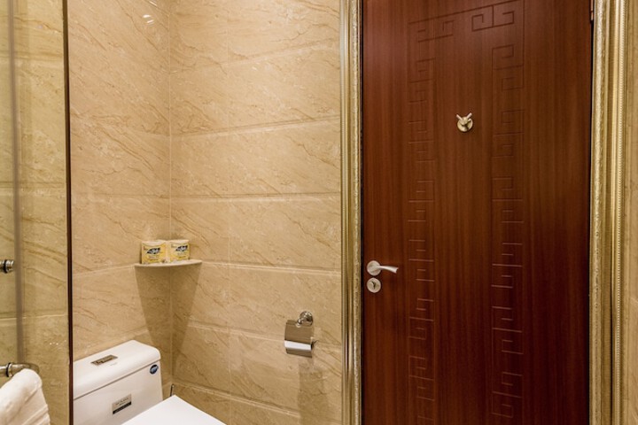Room 32 of 44