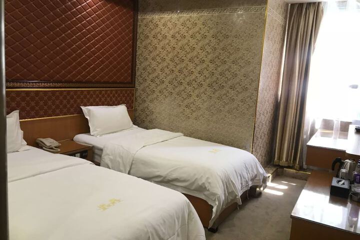 Room 4 of 9