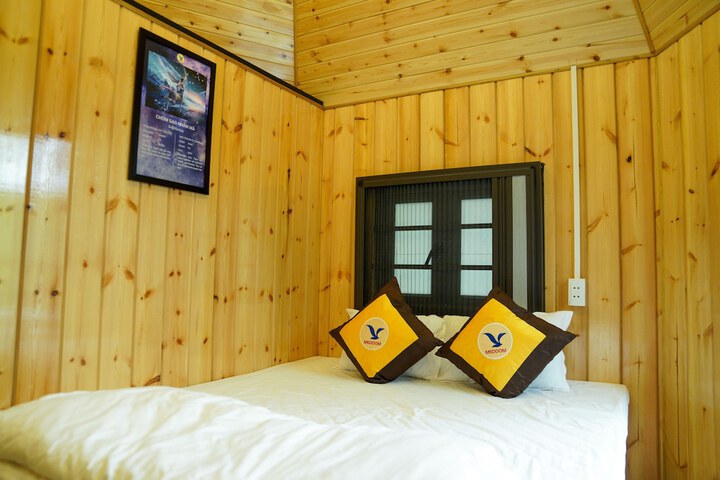 Room 26 of 242