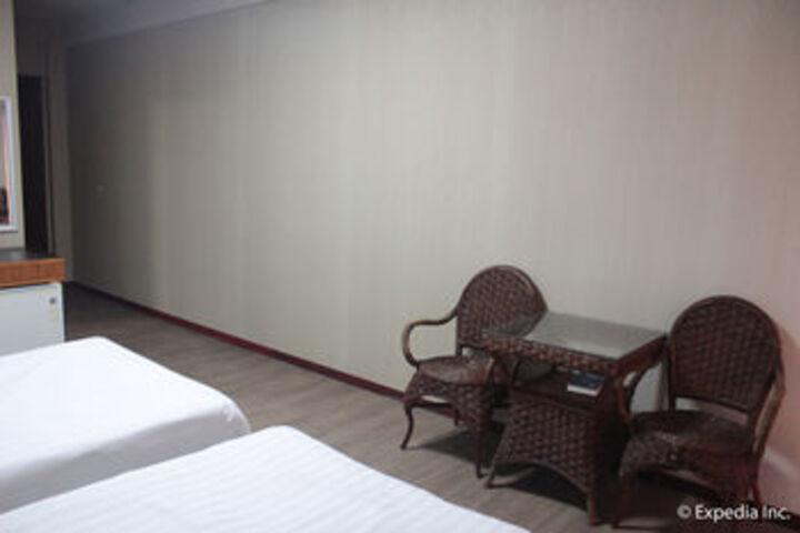 Room 64 of 79