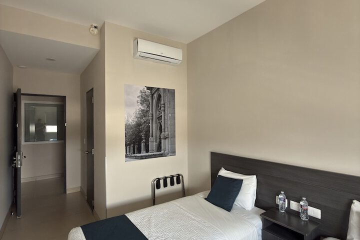 Room 4 of 24