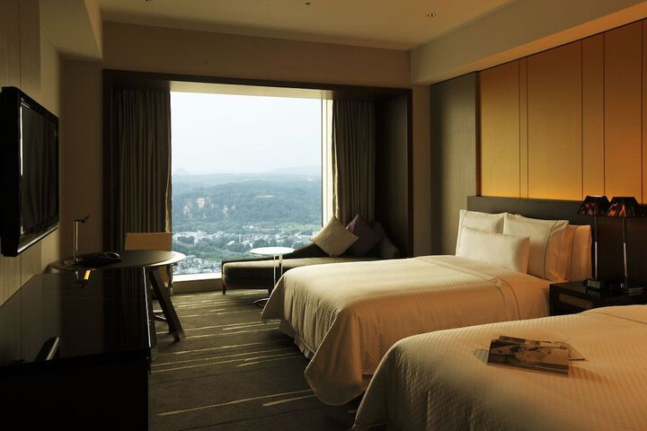 Room 12 of 76