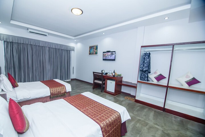 Room 8 of 30