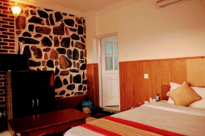 Room 6 of 42