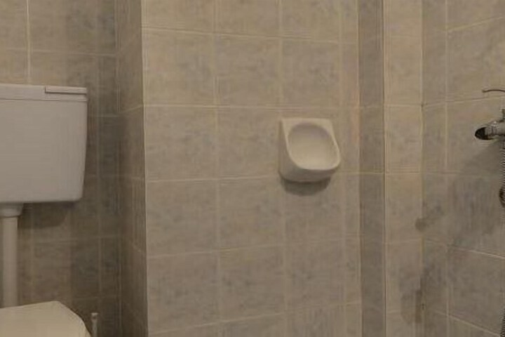 Room 12 of 16